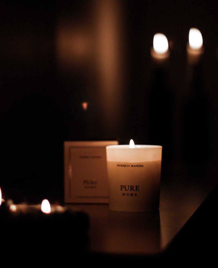 Aromātiskā svece Home Ritual, sieviešu aromāts 860